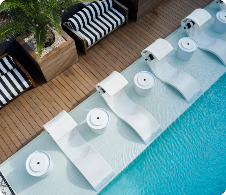 Comodidade da área da piscina do hotel