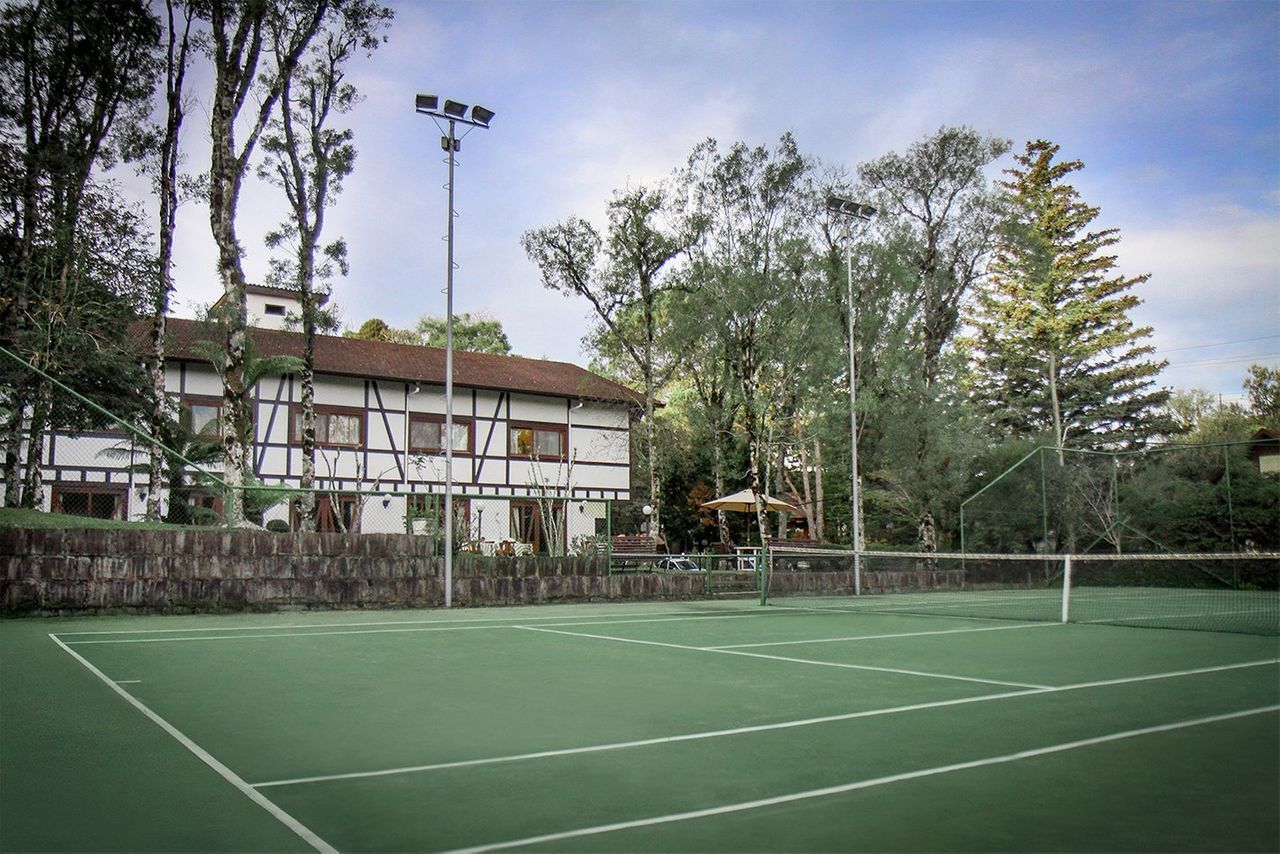 Bavária Sport Hotel e sua quadra de padel | Foto: Reprodução/momondo